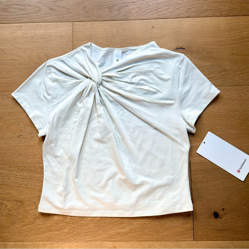 NWT Lululemon Asymmetrical Front-Twist T-Shirt Bone White Stretch Women's Large